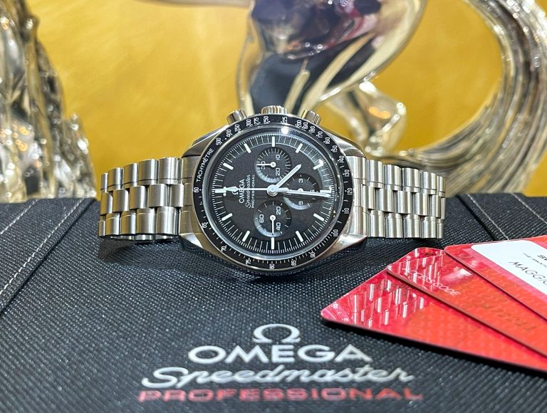 Omega speedmaster Moonwatch NEW 2023